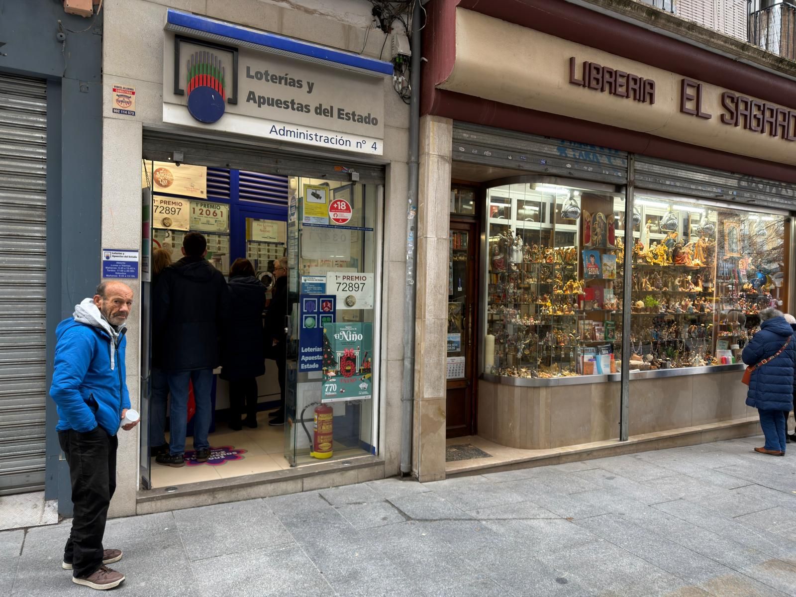 Las imágenes de la euforia en Santa Fe tras los 25 millones que deja la Lotería de Navidad