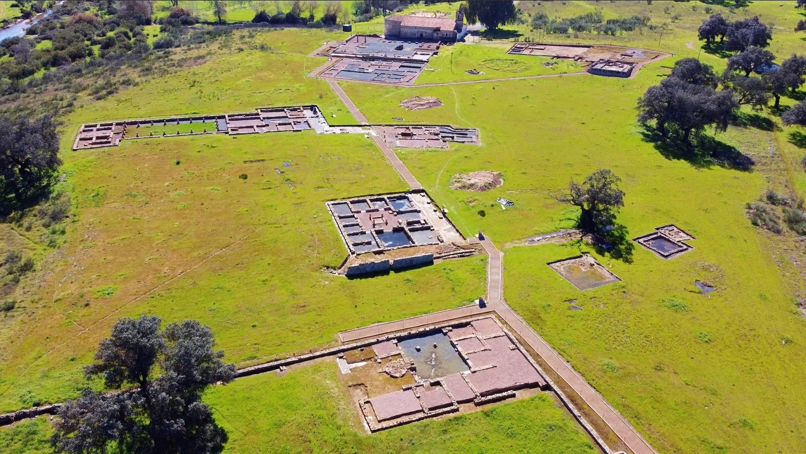 Vista aérea de la ciudad romana de Arucci Turóbriga de Aroche.