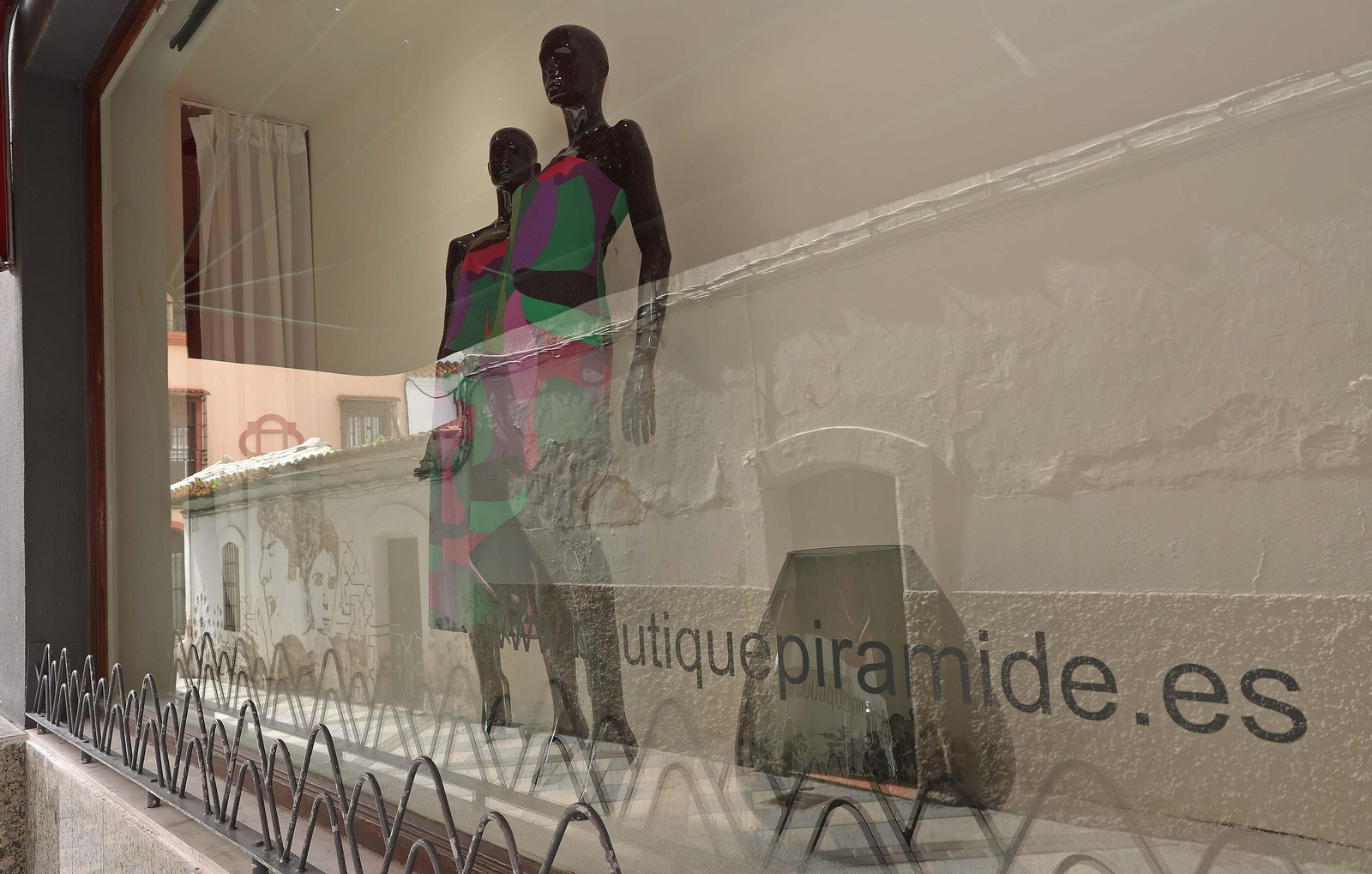 Boutique Pirámide de Algeciras, en imágenes