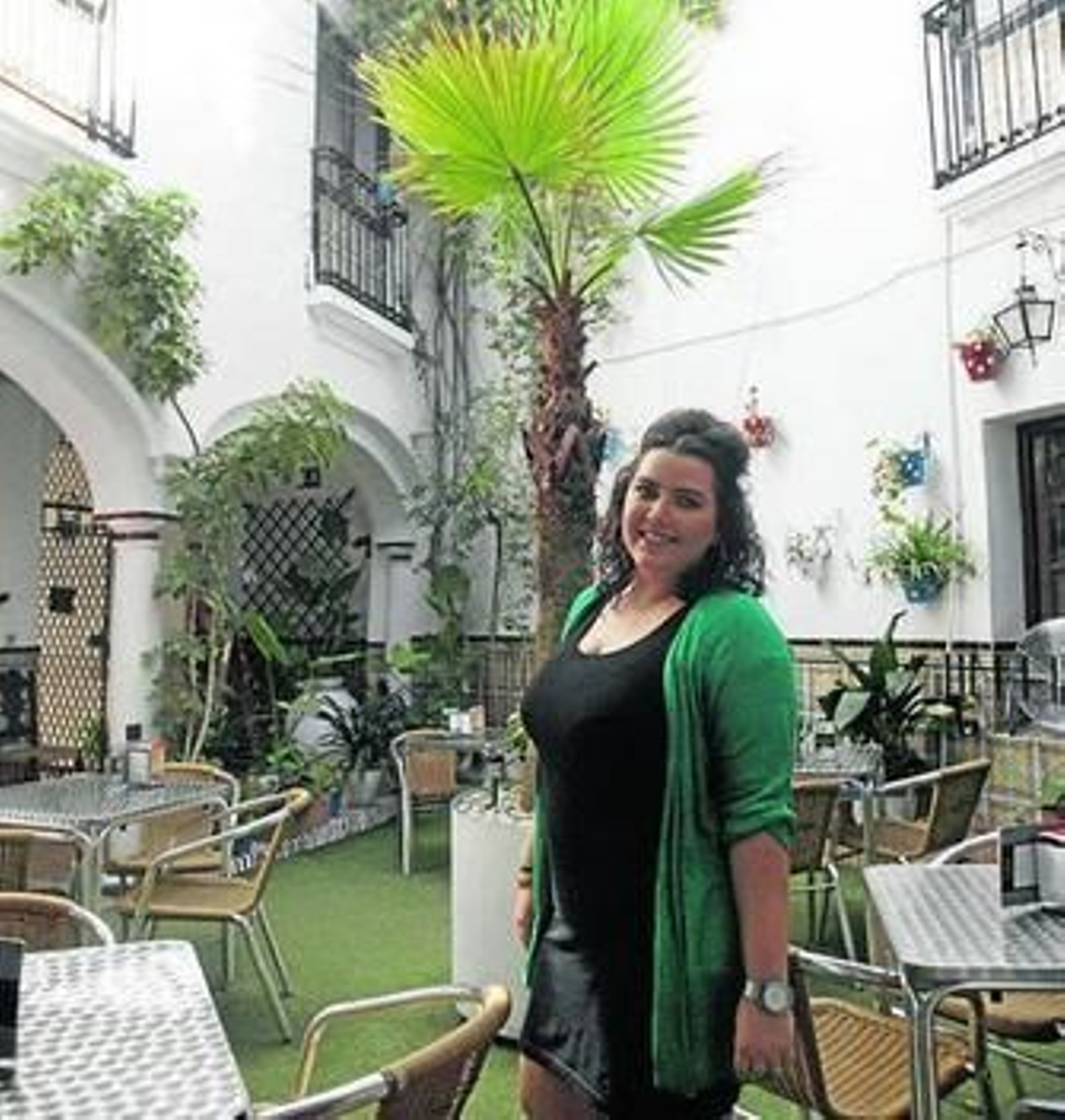Estefanía Espino, en el patio del Séneca Hostel. Estefanía Espino, en el patio del Séneca Hostel.