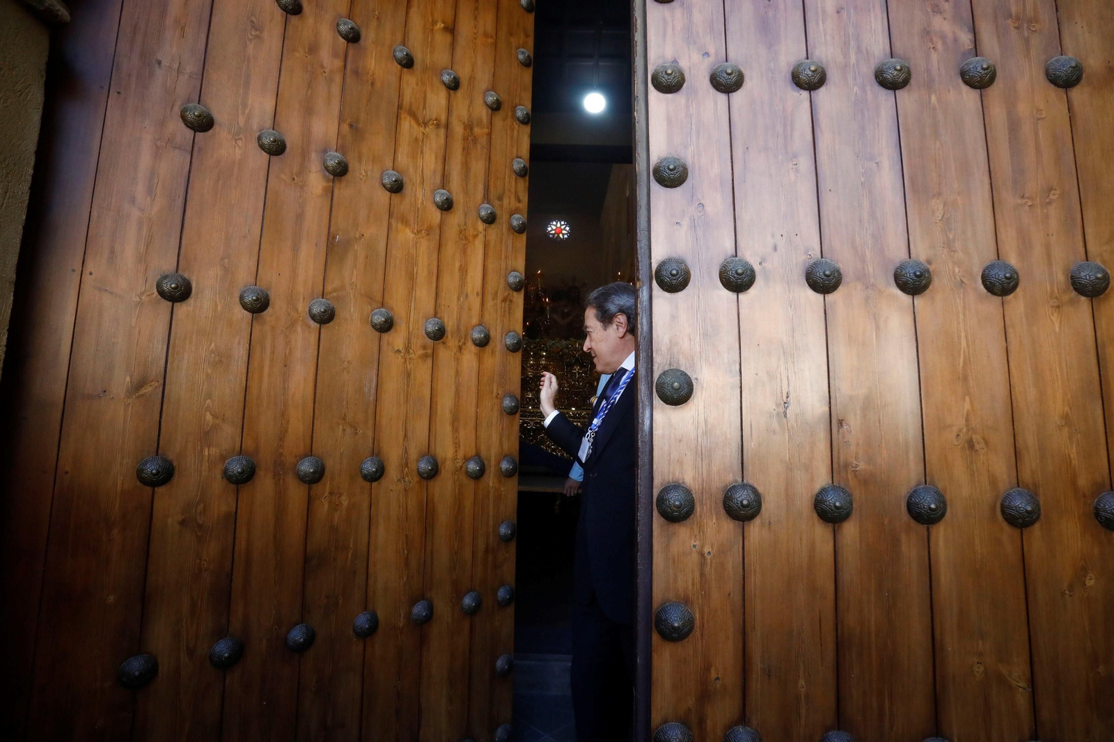 Domingo de Resurrección en Córdoba: la procesión de la hermandad del Resucitado, en imágenes