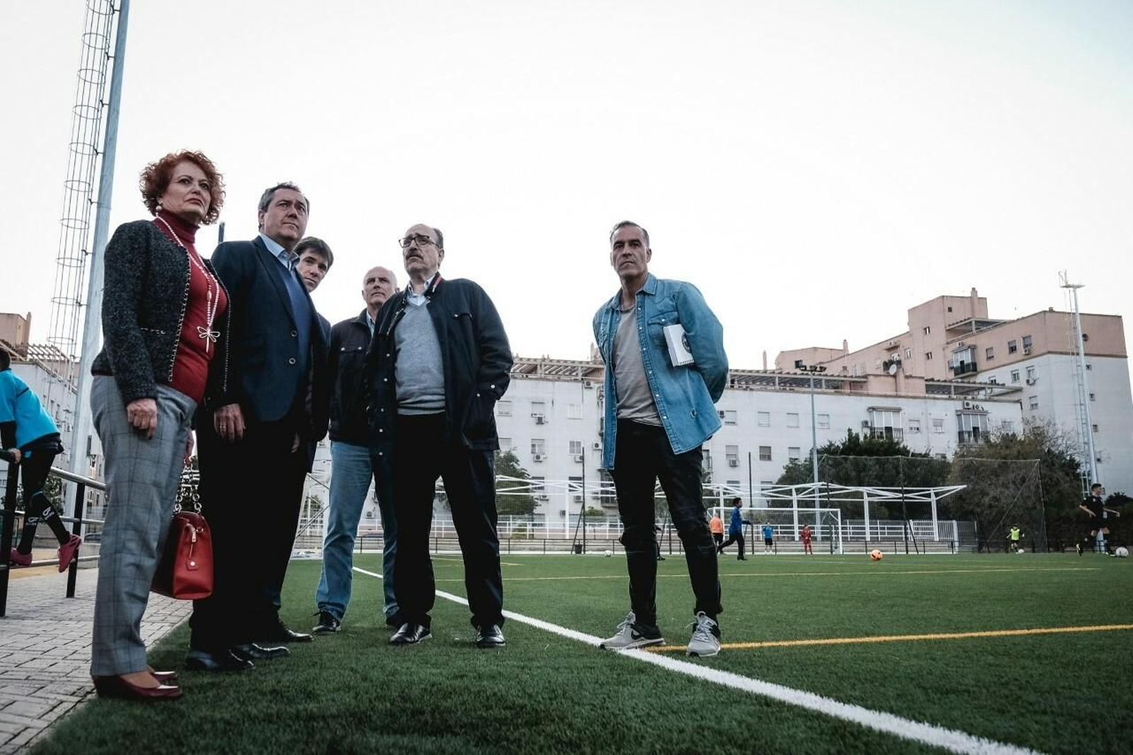 Espadas, Guevara y Castaño en el nuevo campo de fútbol.