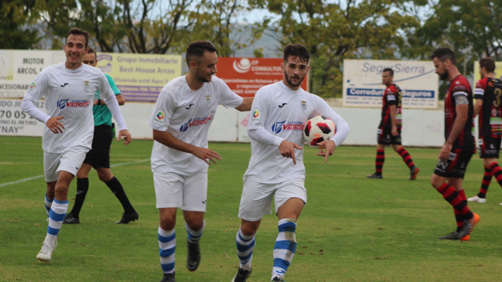 Álvaro Ramírez marcó el primer gol de los arcenses.