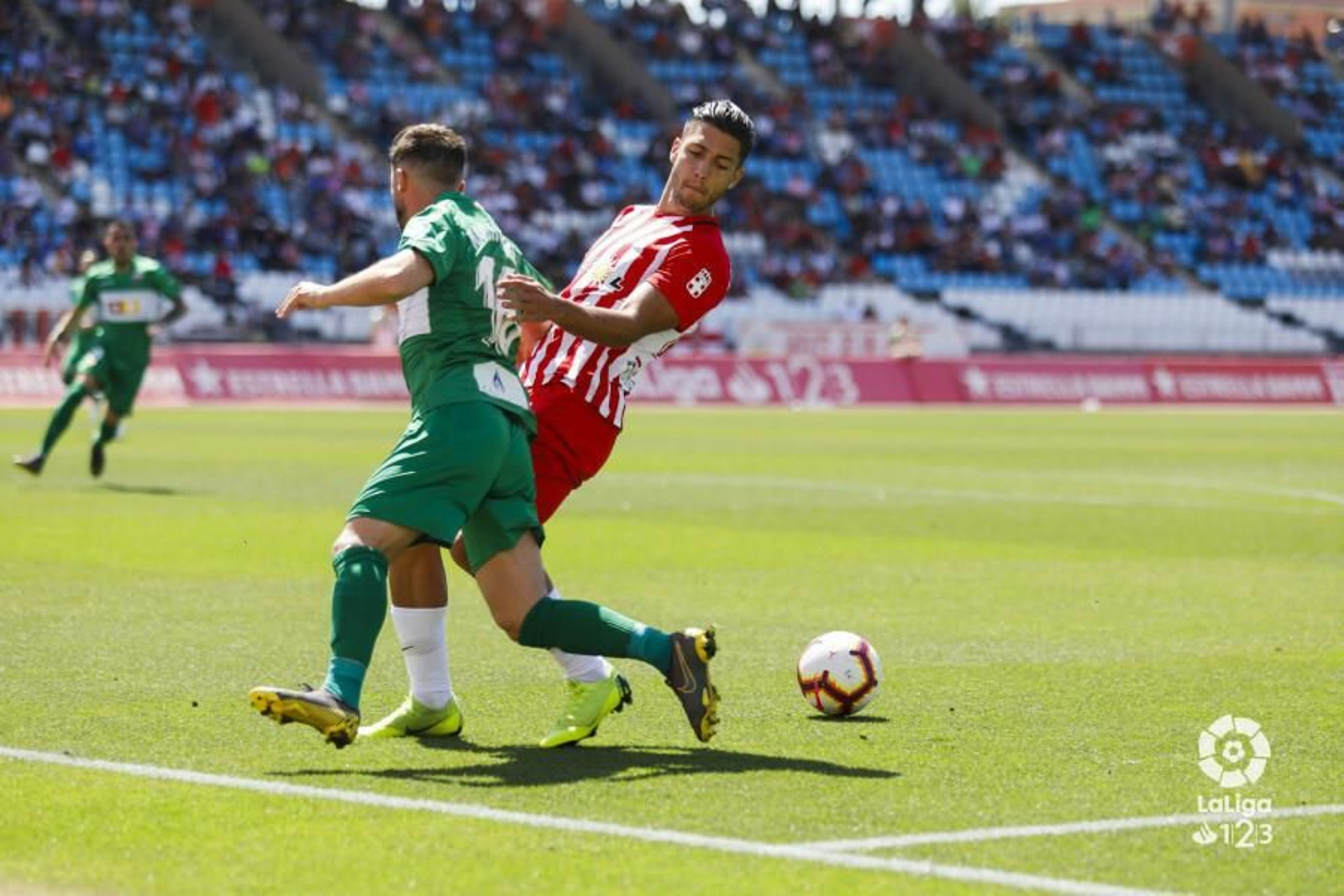 Adri Montoro cometió el penalti del 0-1, que pudo estar precedido de fuera de juego de Nacho Gil