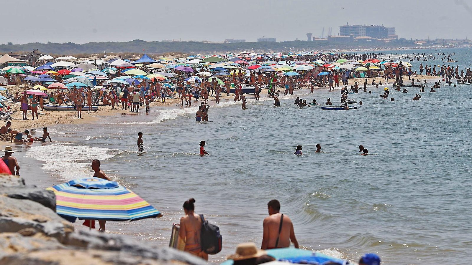 Una de las playas onubenses, este verano.