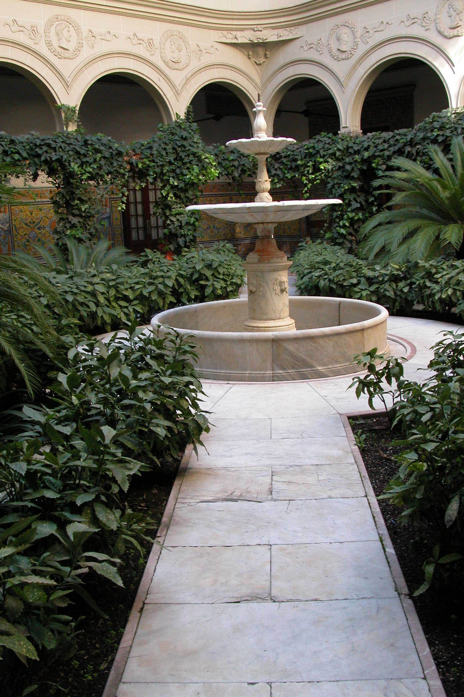 Uno de los patios del palacio.