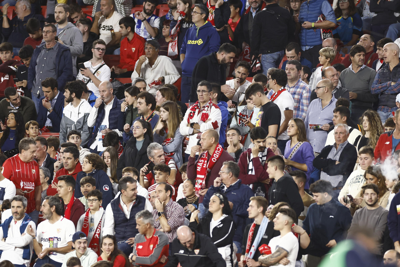 Búscate en las fotos del Sevilla FC-Real Sociedad