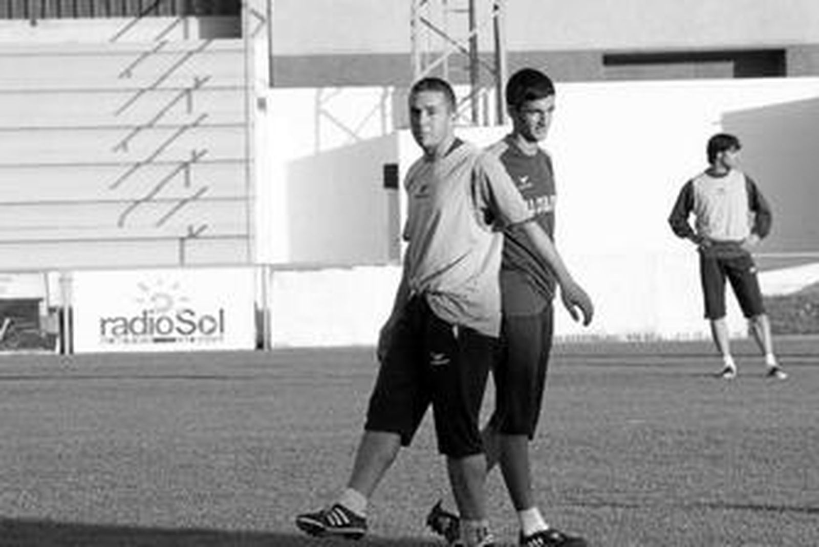 Miki (izq.) y Llaber en el entrenamiento de ayer.