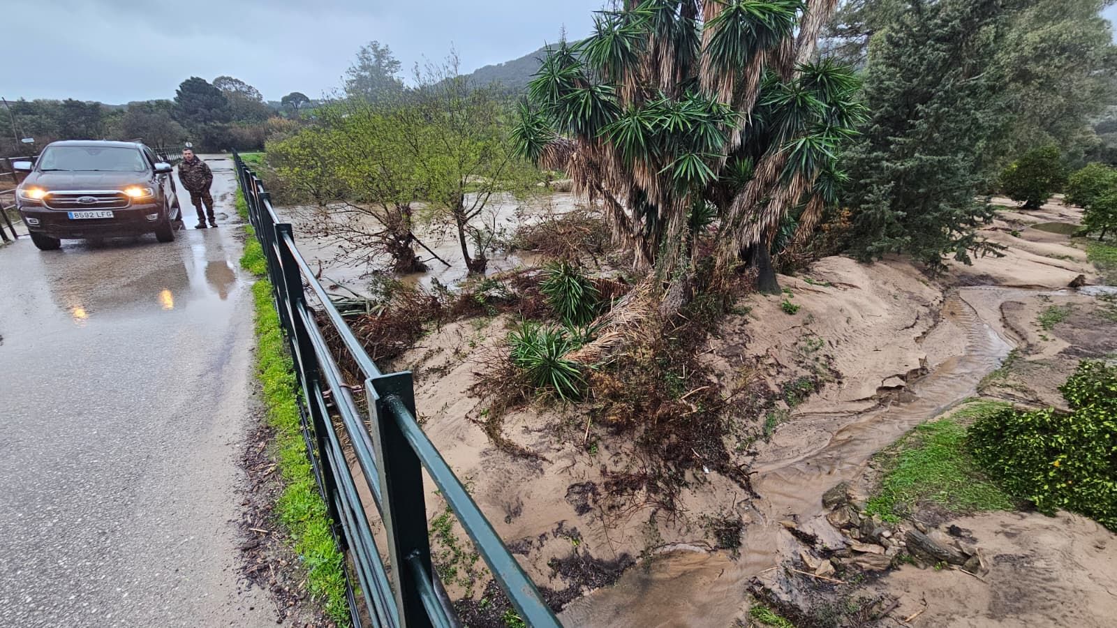 Estragos de la riada provocados por el río Hozgarganta, en Jimena.