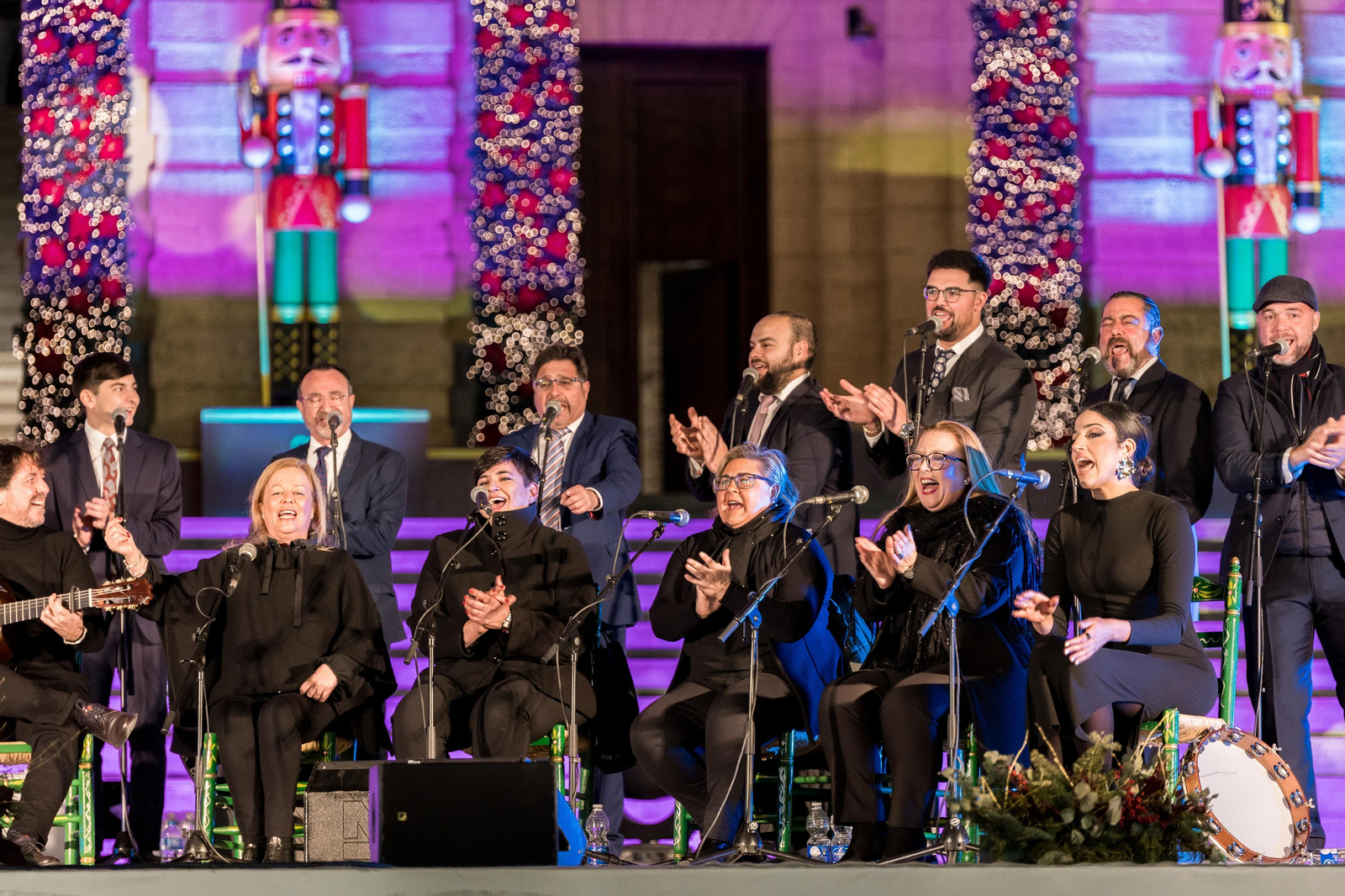 Imágenes de la final del Concurso de Coros de Campanilleros de la peña Chato en San Fernando.