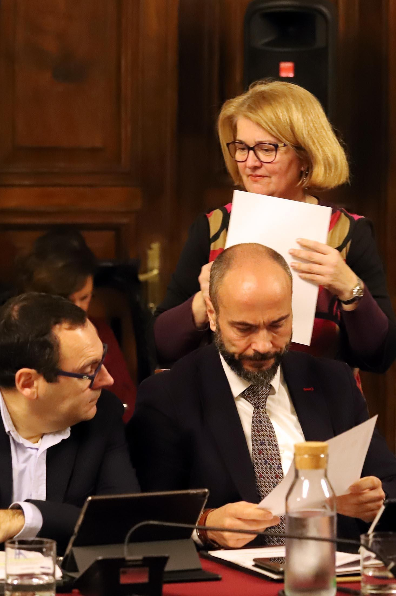 Imágenes del pleno del Ayuntamiento de Huelva