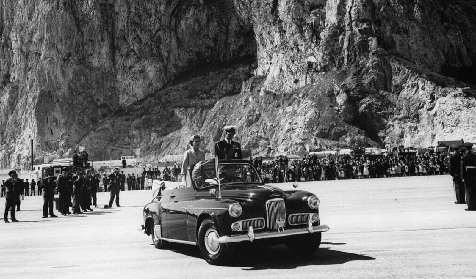 La Reina Isabel II con el Príncipe Felipe, en su visita a Gibraltar