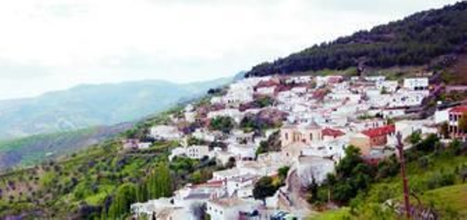 En la panorámica del municipio sorprende el tamaño de su iglesia, el edificio más monumental de Murtas. La Iglesia de San Miguel es uno de los templos más grandes de la Alpujarra.