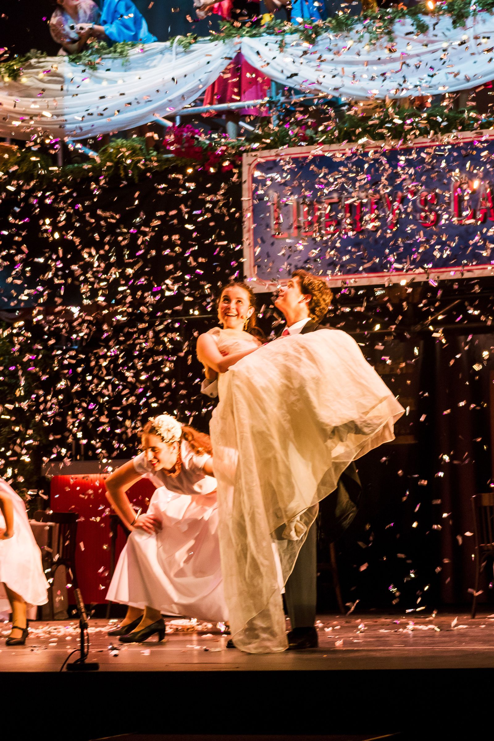 Imágenes del espectáculo Let's jazz, de la Escuela de Danza Fredes Insa, en el Teatro Villamarta