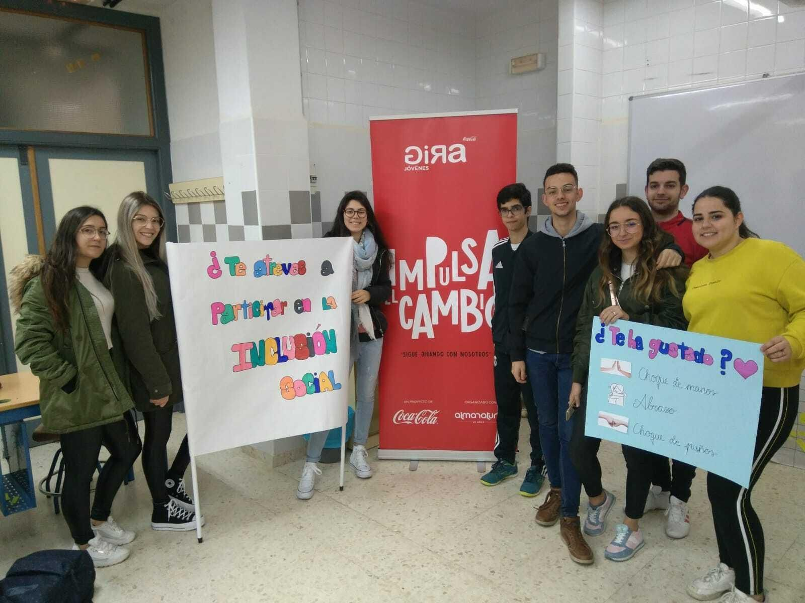 Alumnos del instituto valverdeño  con su proyecto.