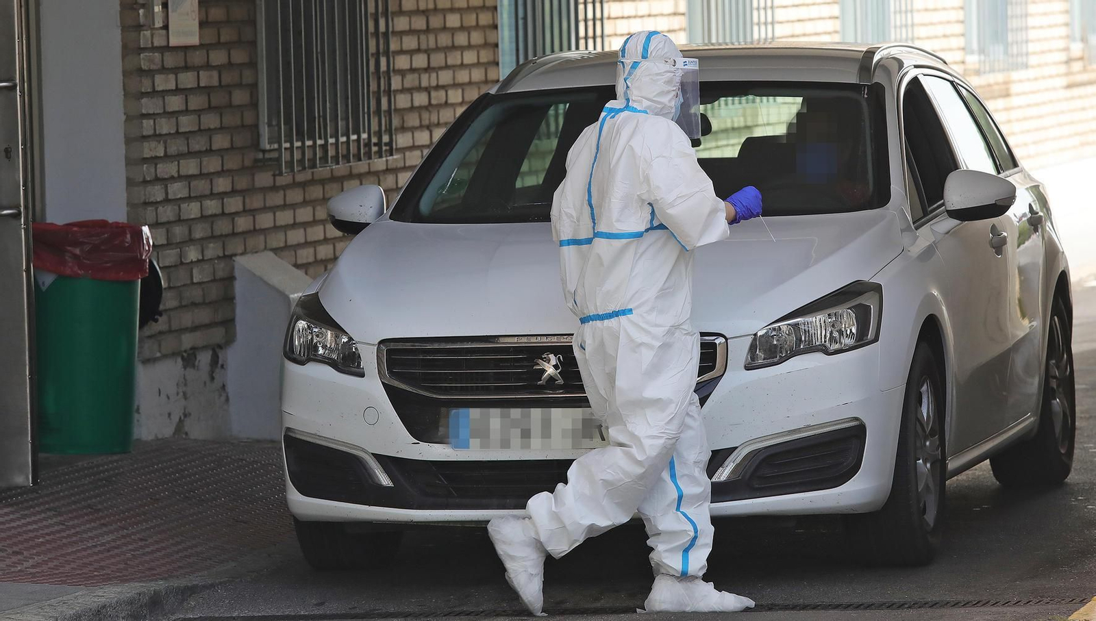 El punto de autocovid del hospital de Jerez, este viernes.