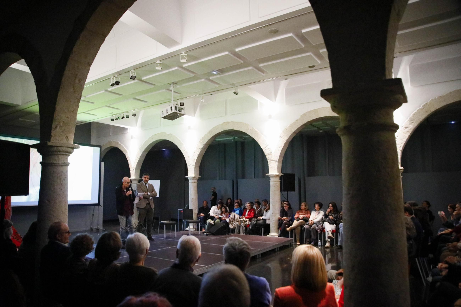 El Centro Andaluz de la Fotografía de Almería presenta el calendario 2025 con la actuación de la bailaora María Moreno, en imágenes