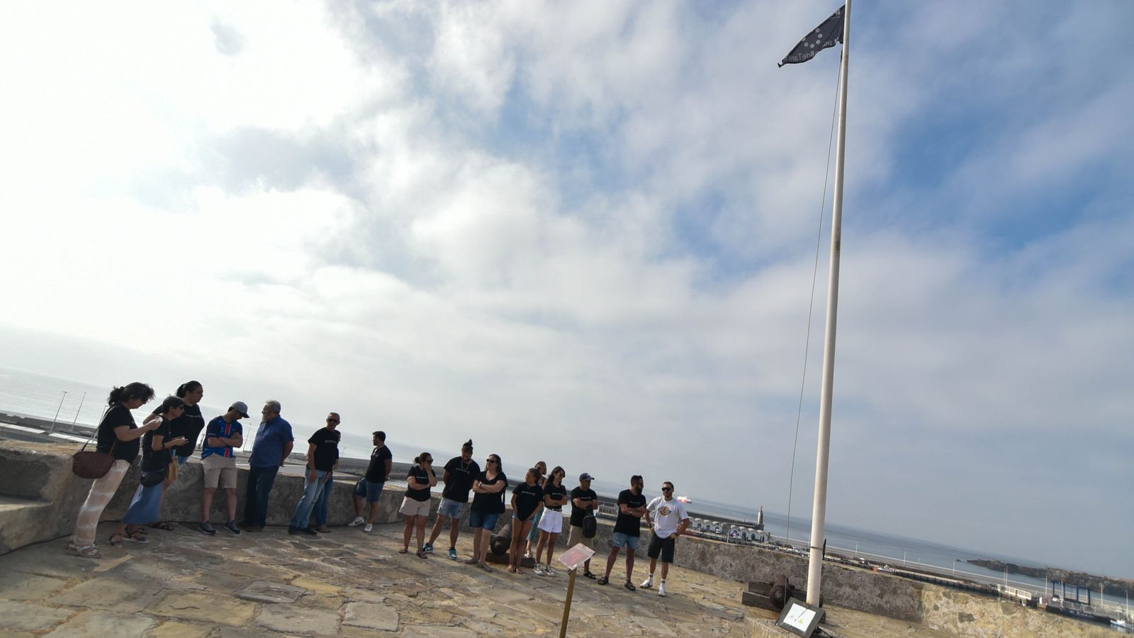 Homenaje a las victimas de la tragedia de 100% Fun Tarifa