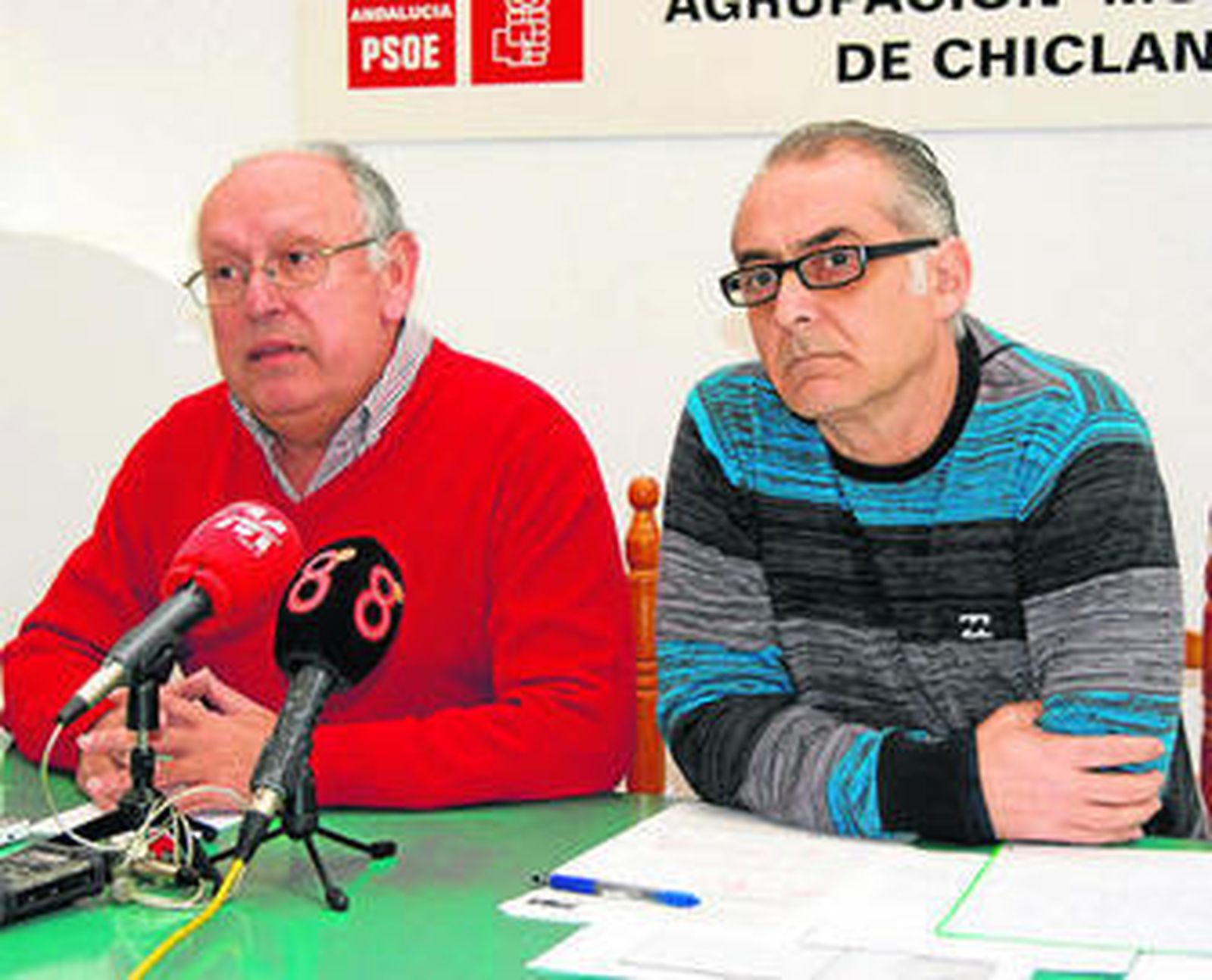 José Luis Ruiz Piñero y Joaquín Páez, ayer en la Casa del Pueblo.