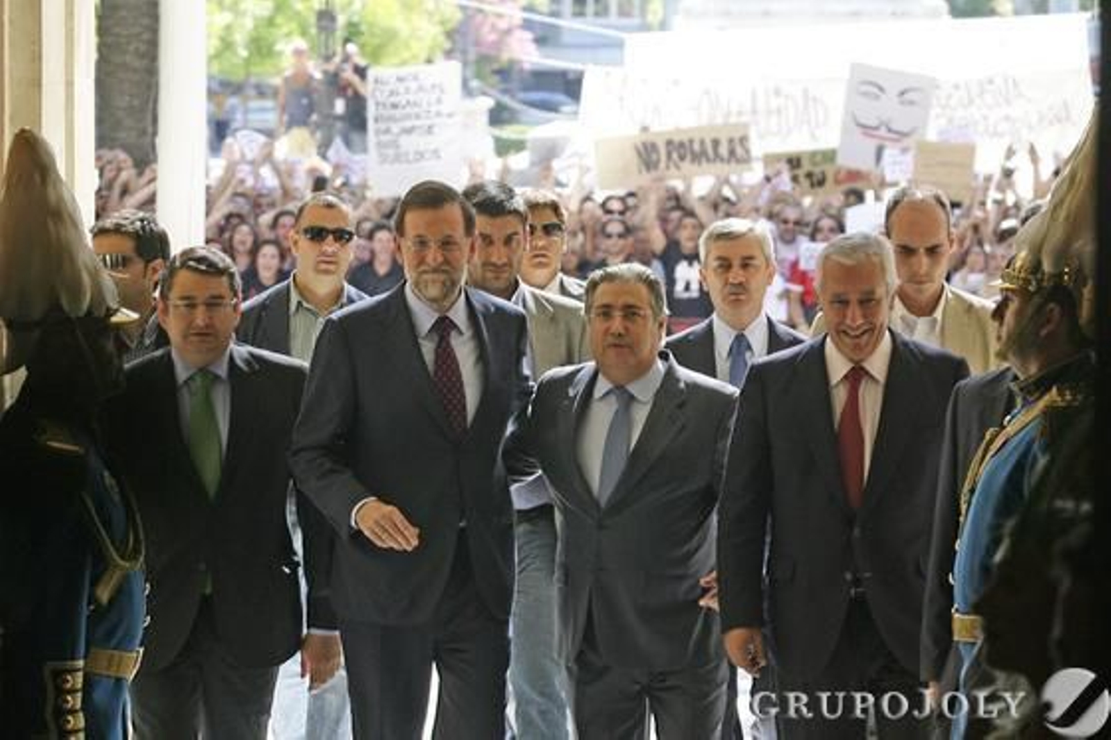 Sanz, Rajoy, Zoido y Arenas, entrando en el Ayuntamiento

Foto: Antonio Pizarro - Manuel Gómez