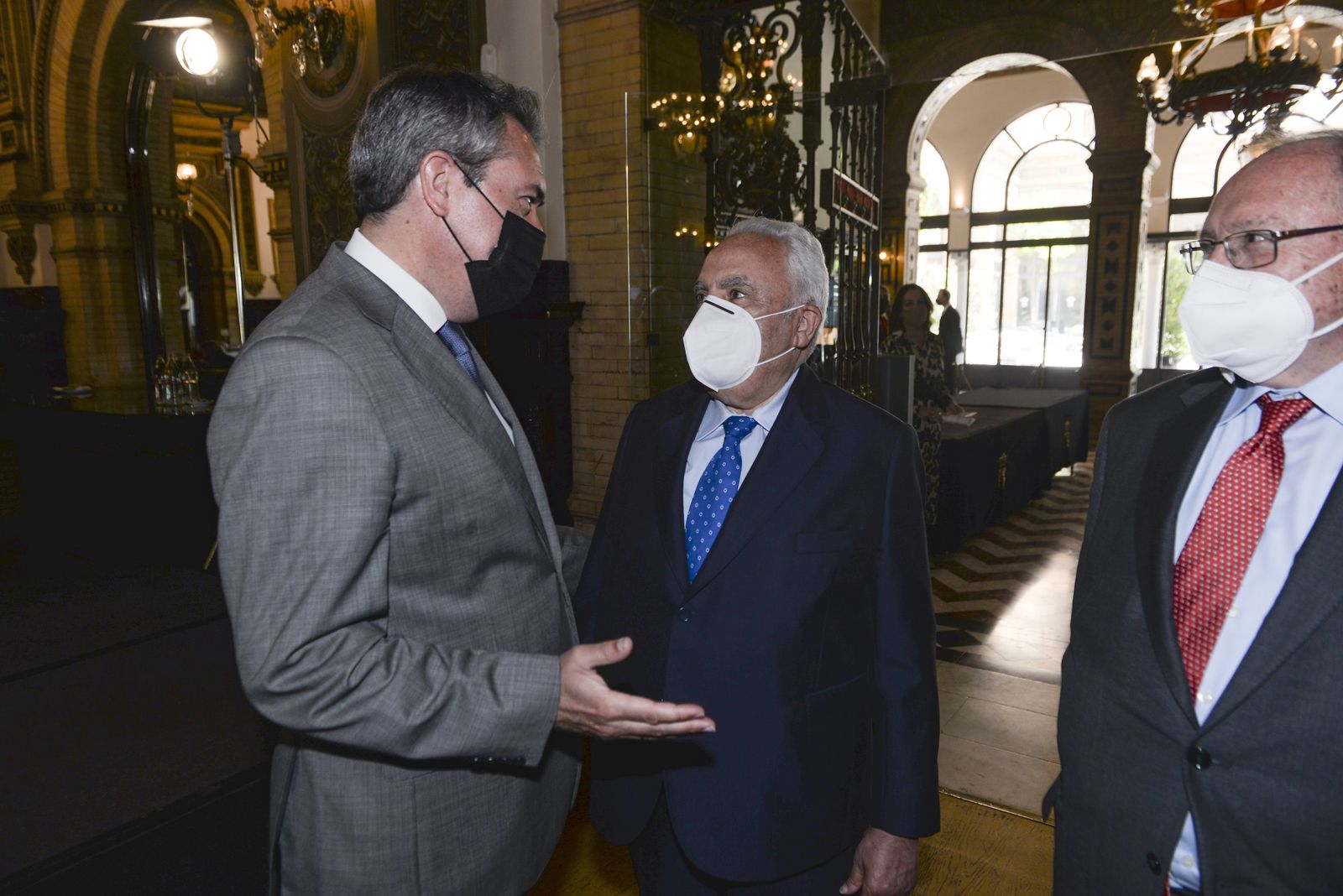 Imposición de la Encomienda de la Orden de la Cámara de España