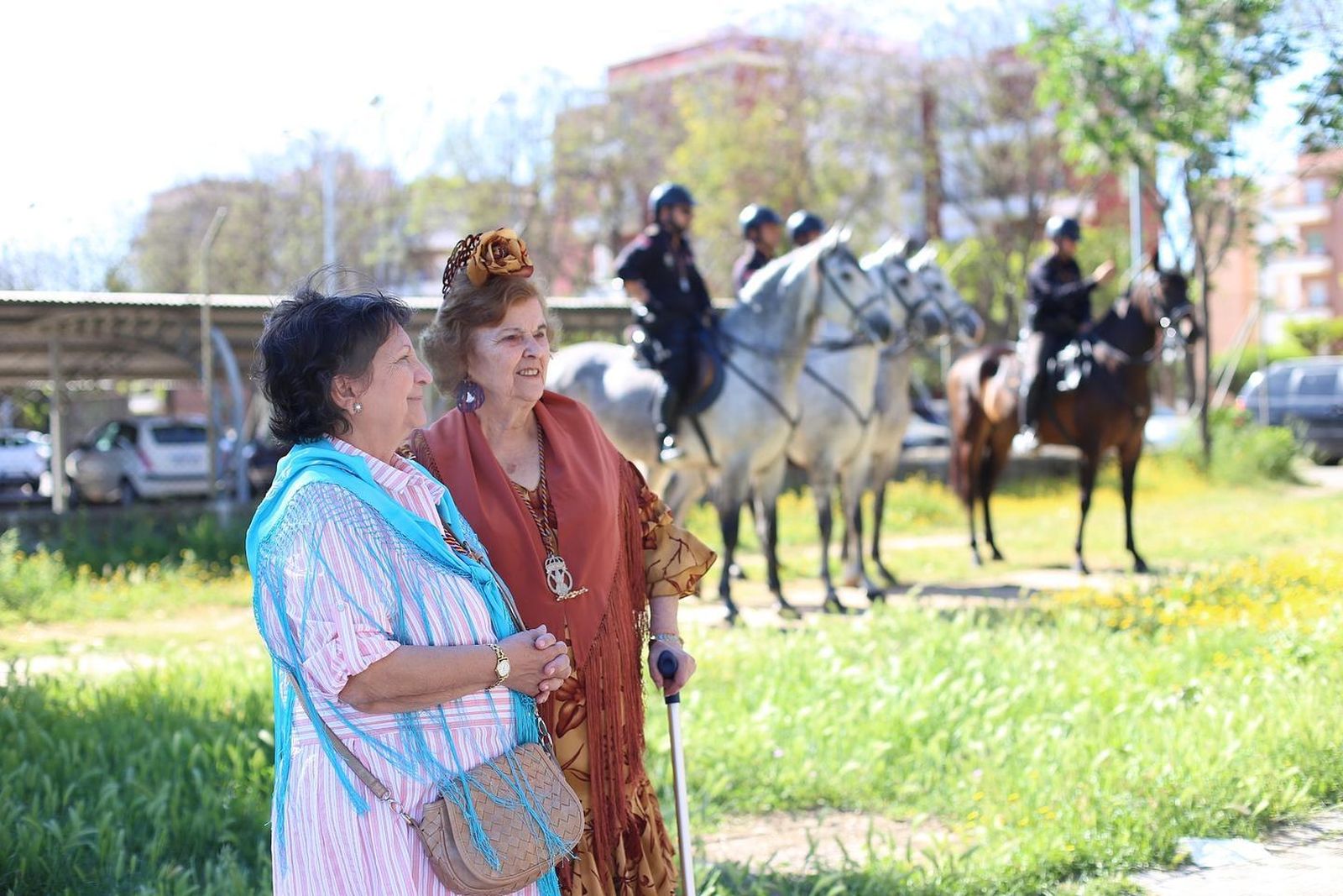 La salida hacia El Rocío de la Hermandad Castrense