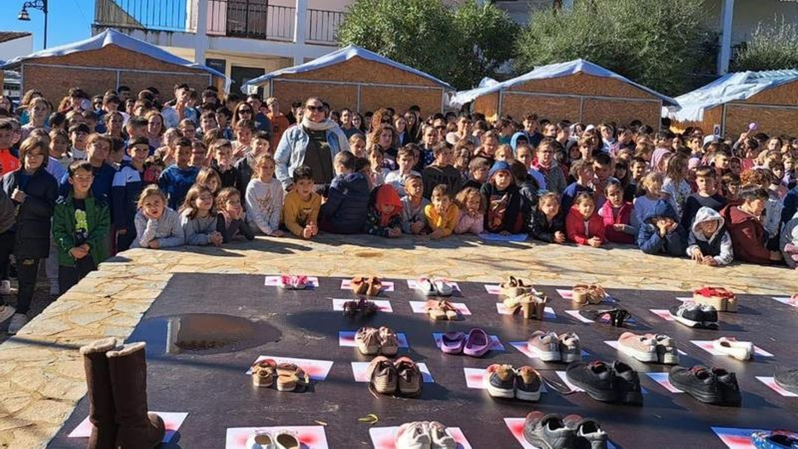 Zapatos en Castellar por el 25-N.