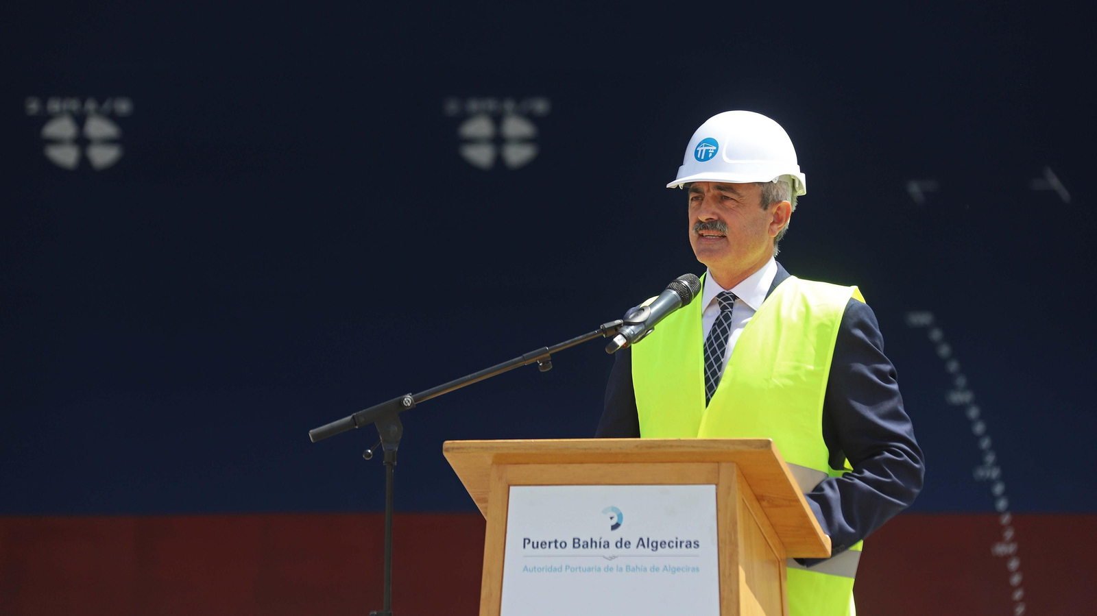 Fotos de la llegada del HMM Algeciras a TTIA