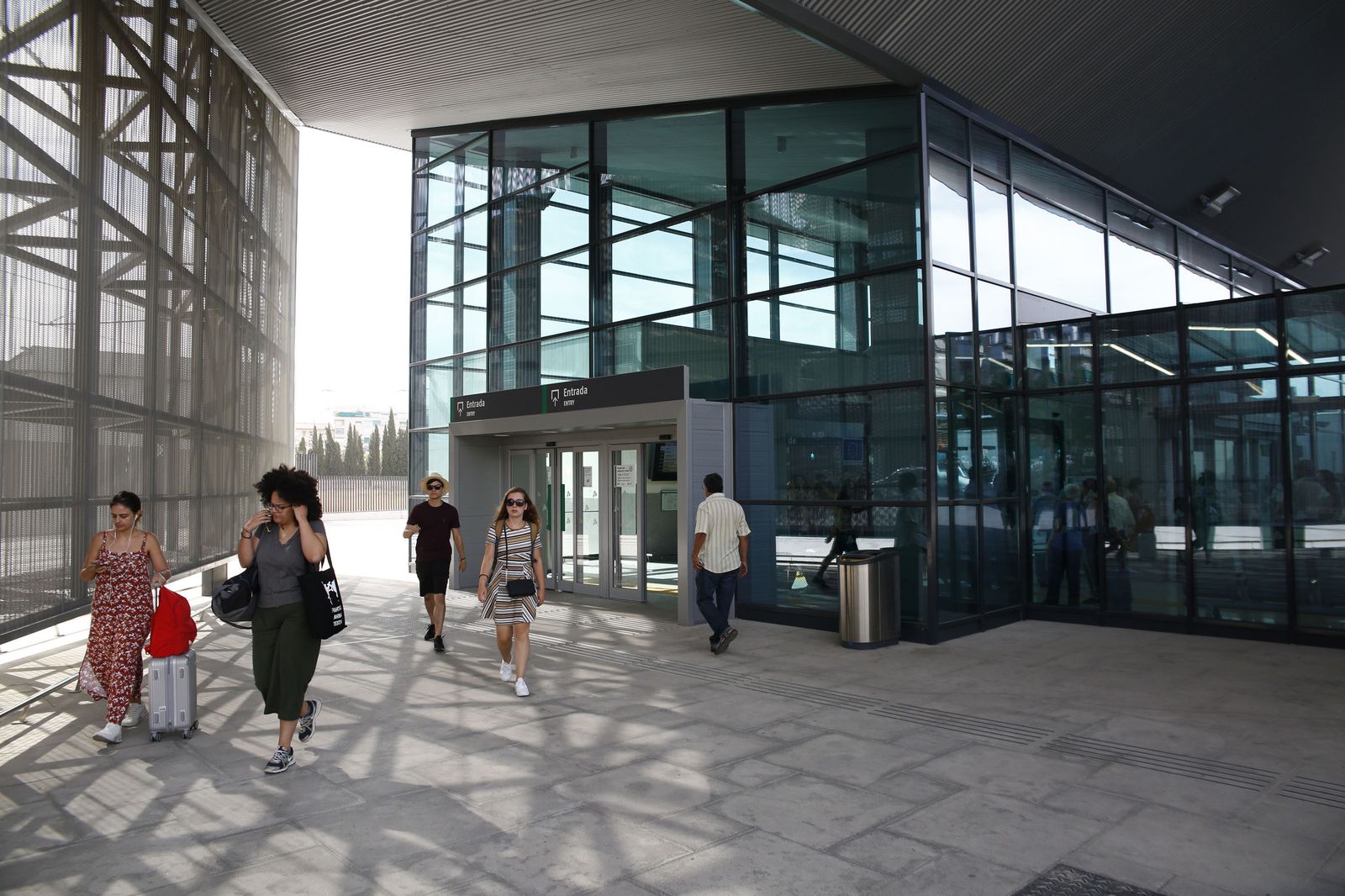 Edificio de la estación de trenes de Granada tras su reforma para el AVE