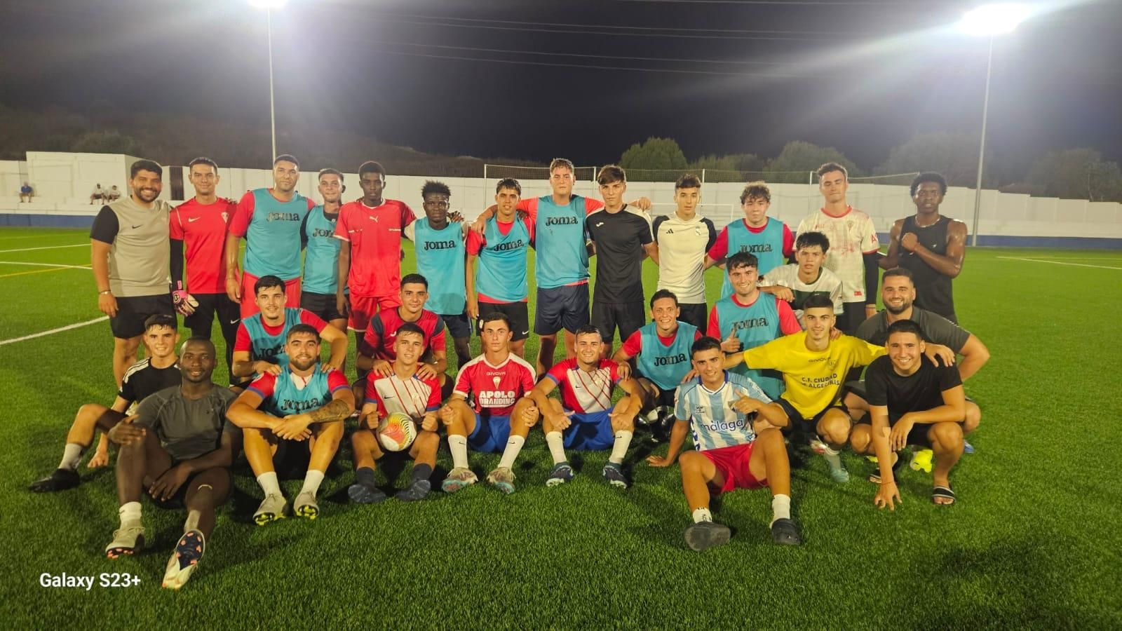 La plantilla del Algeciras B 2025-2026, tras uno de sus entrenamientos