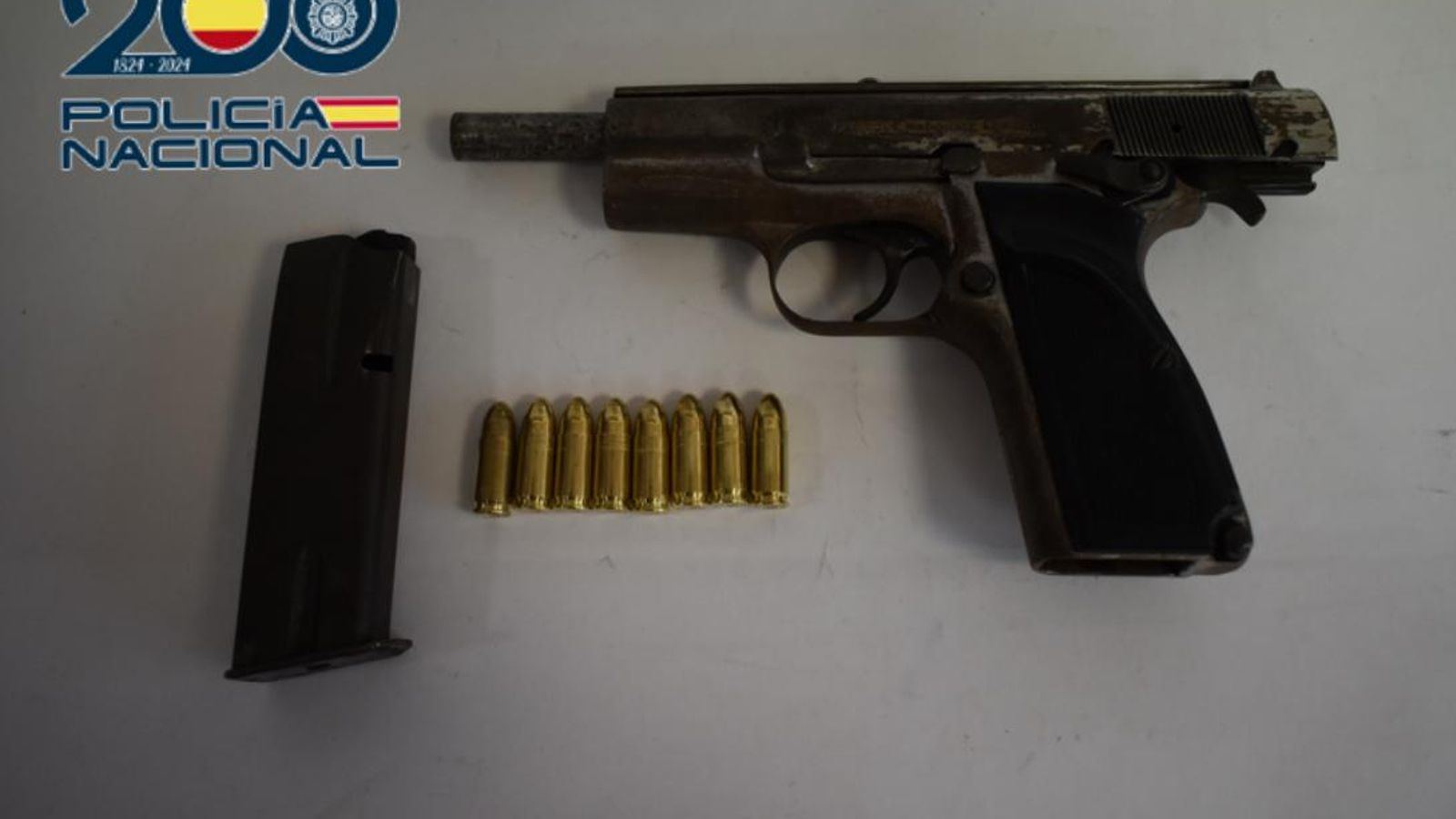 En poder de la investigada se encontraba esta pistola.