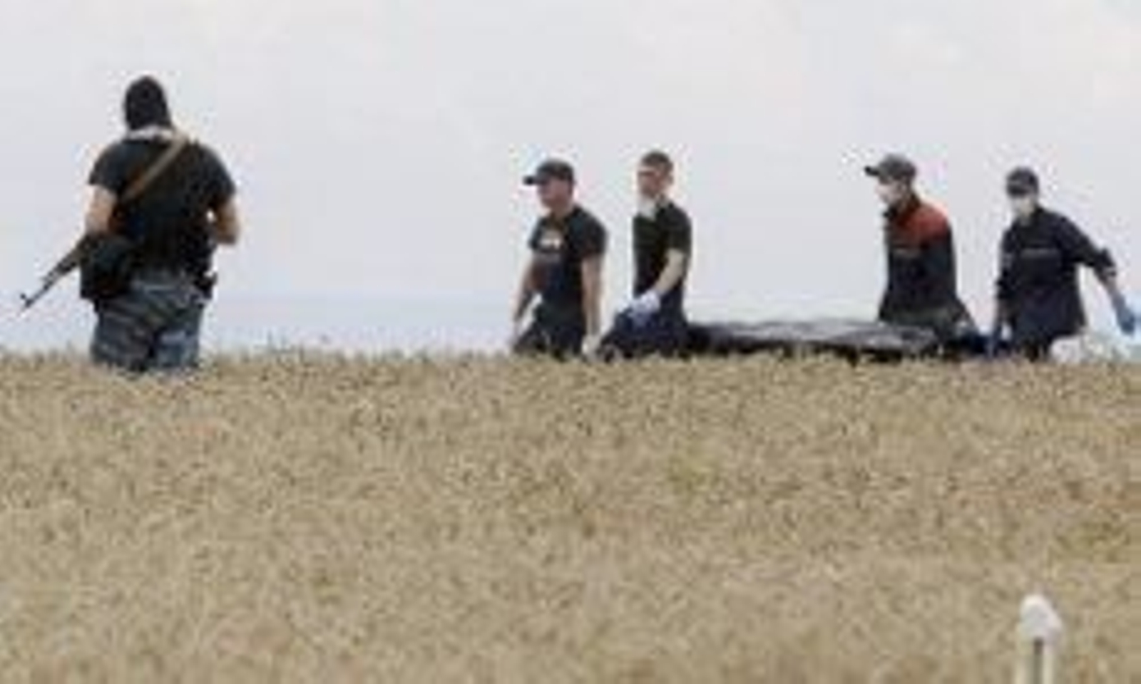 Trasladan a Donetsk 198 cadáveres del avión derribado