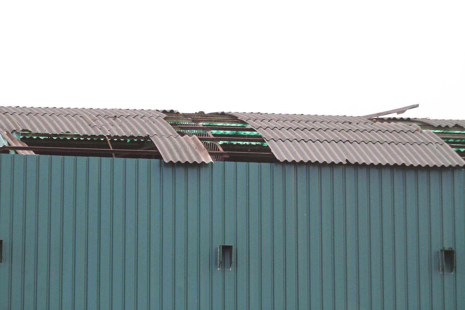 Consecuencias del temporal de lluvia y viento a su paso por la capital