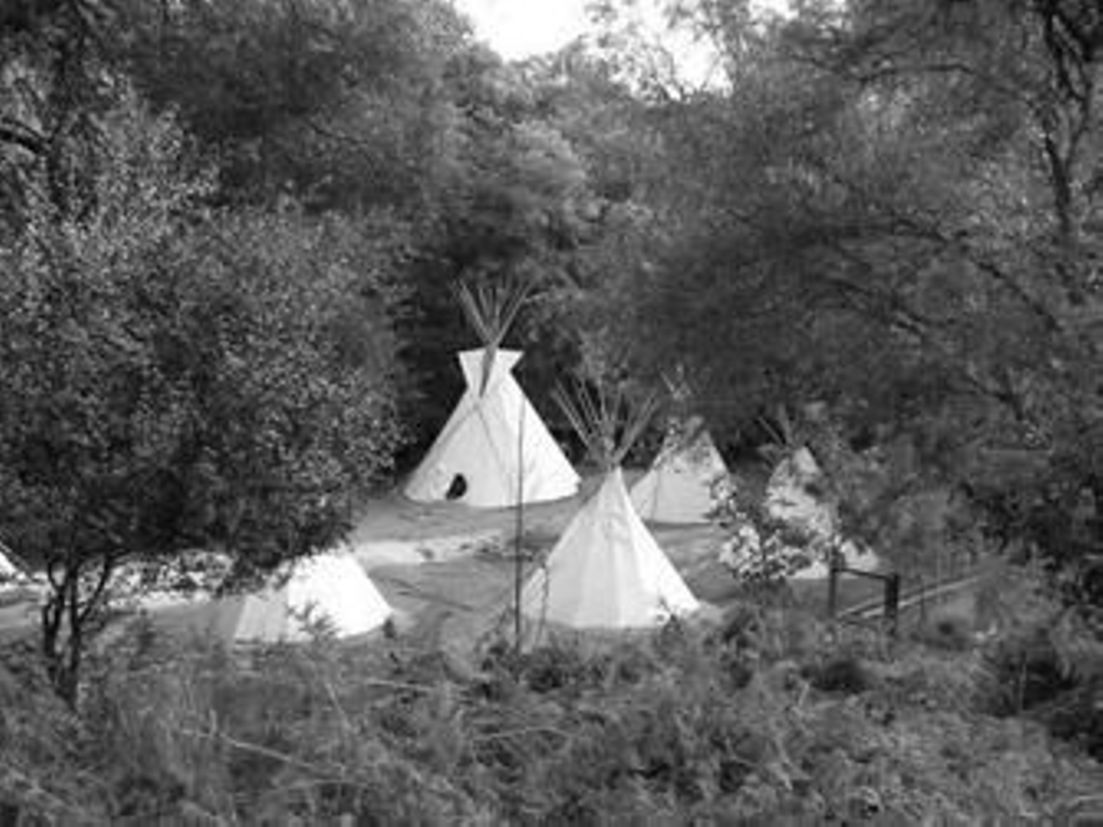 El poblado cherokee en medio de Las Jarandilla, en Castellar.
