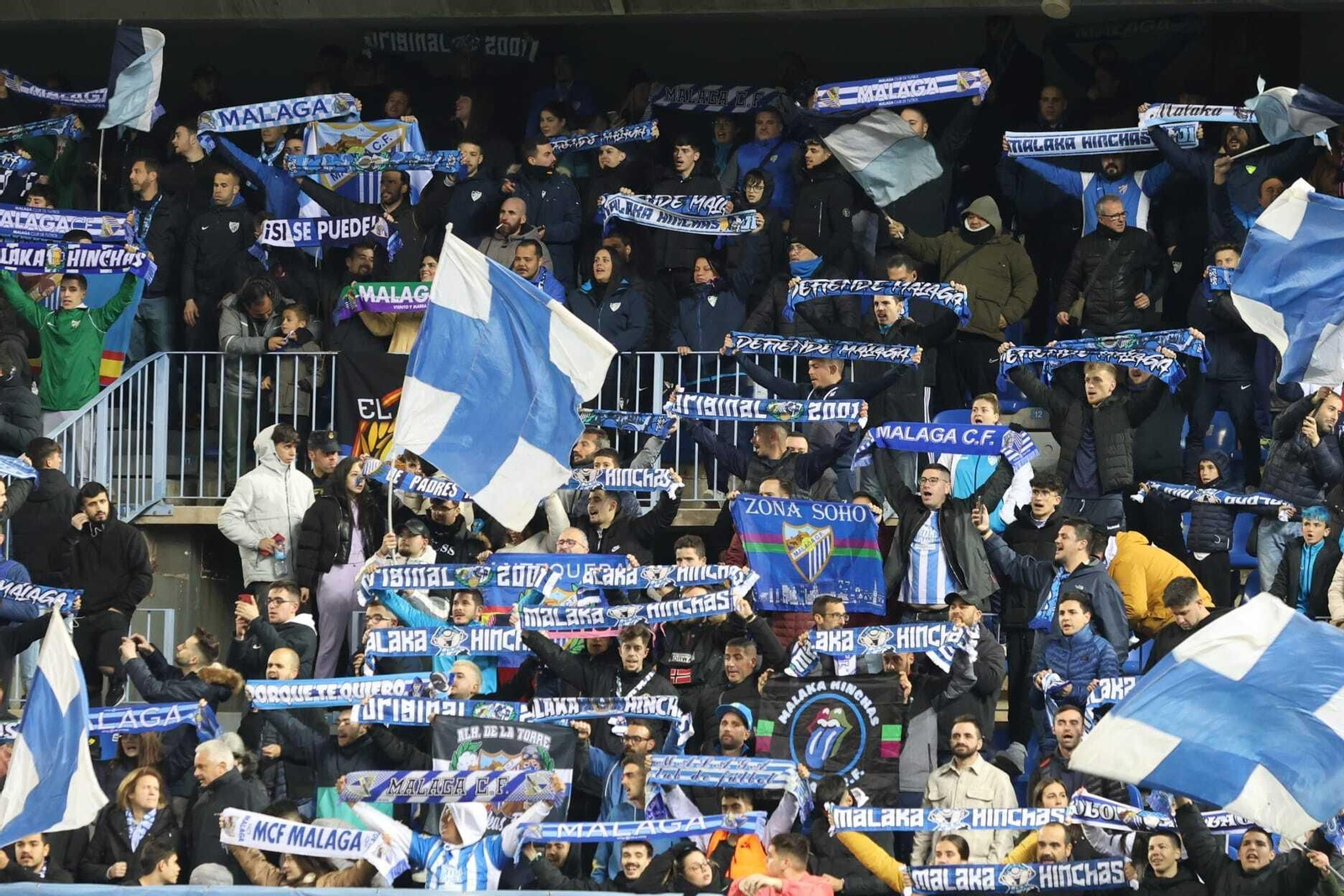 La afición en La Rosaleda. La afición en La Rosaleda.
