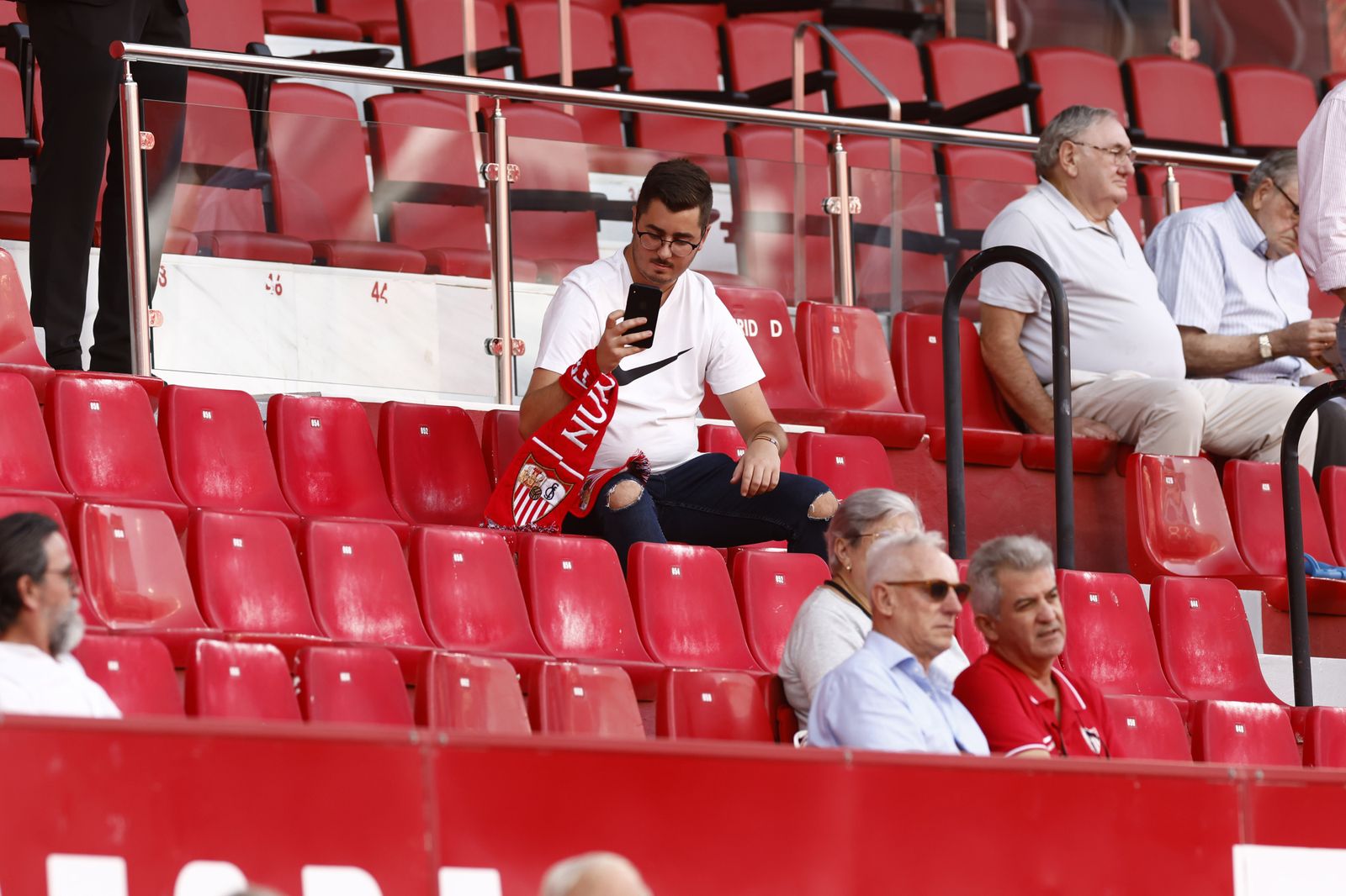 Búscate en las fotos del Sevilla-Valencia