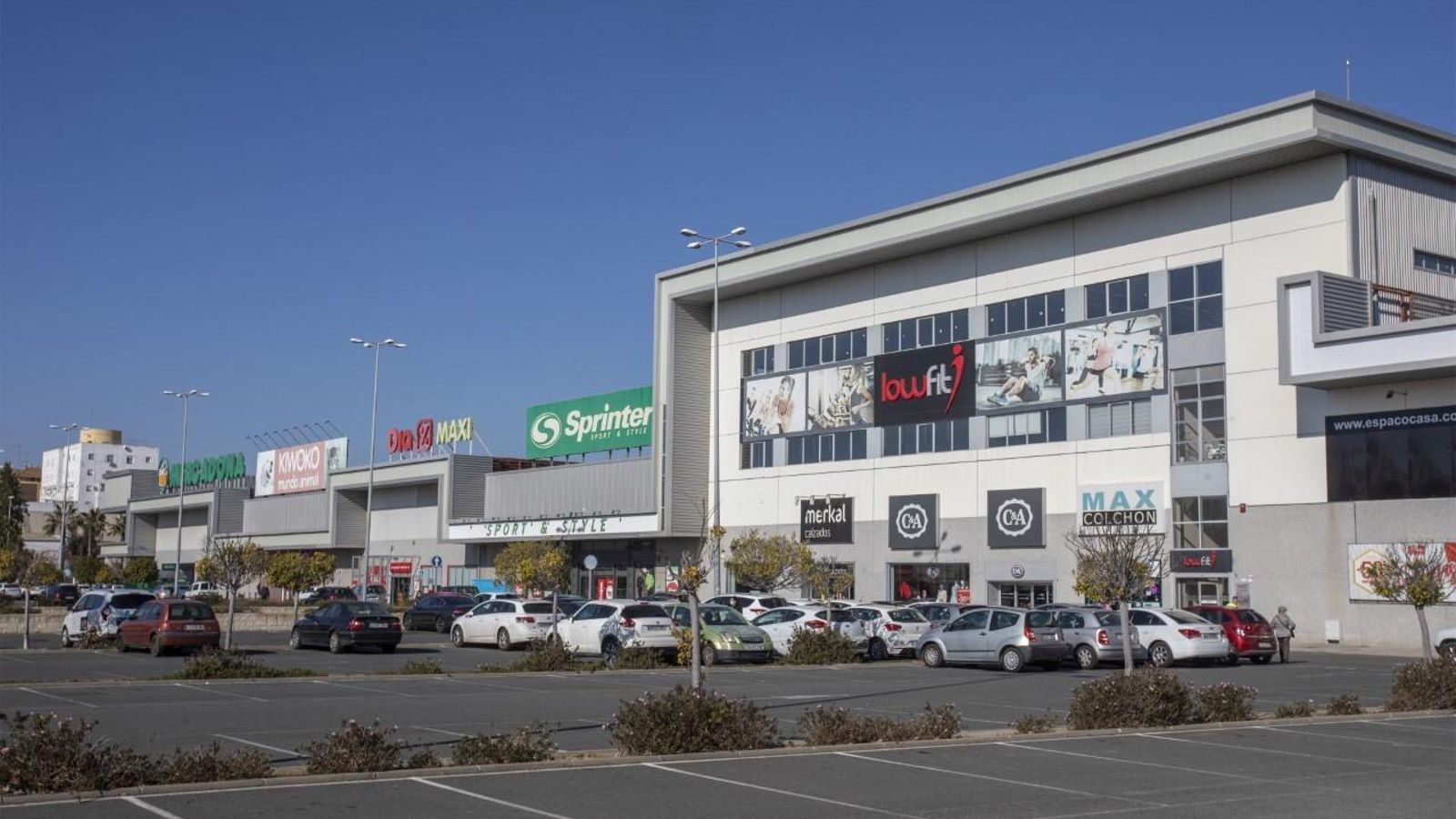 Zona comercial de Marismas del Polvorín donde se construirá el nuevo supermercado.