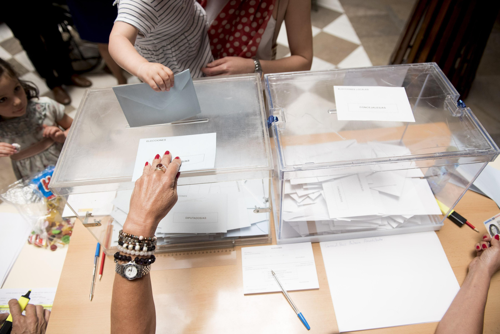 Urnas en la jornada del 26-M