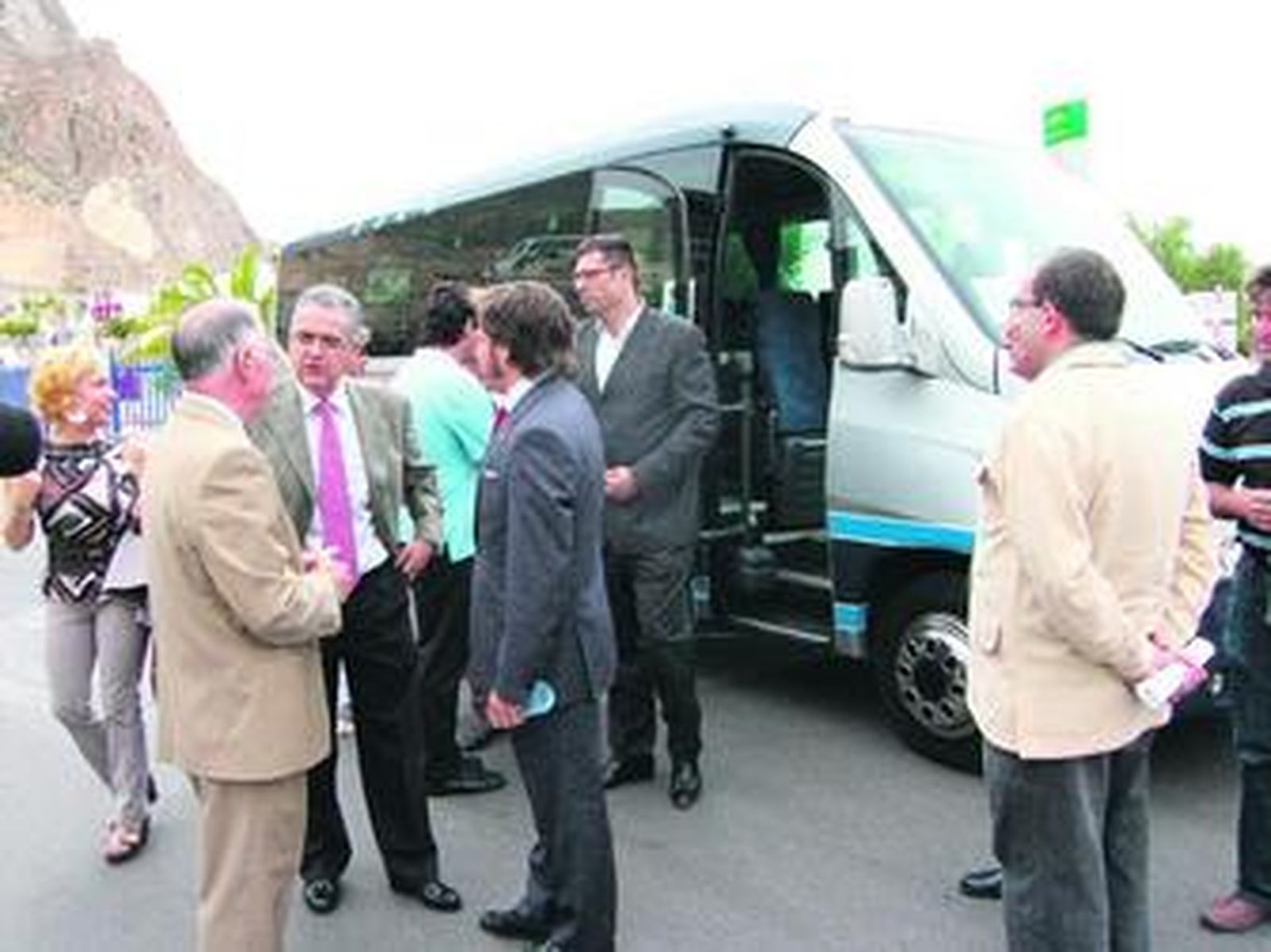 La presentación del servicio tuvo lugar ayer en el puerto deportivo de Aguadulce.