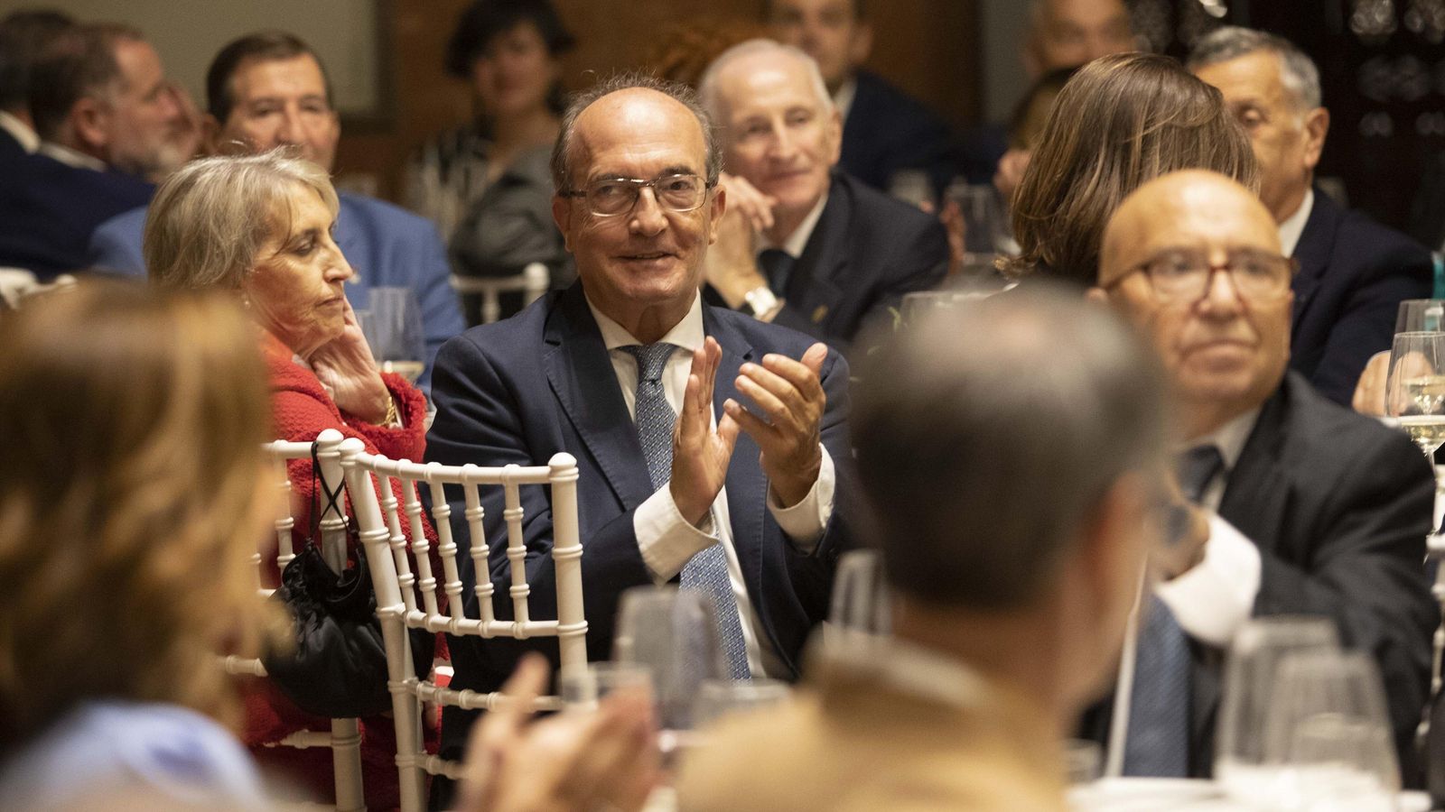 1-I premios internacionales de novela juri-dica en G-0407