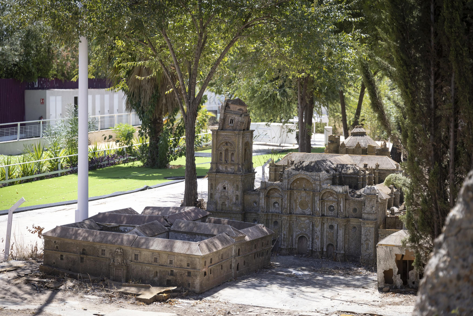 El lamentable estado de conservación de 'Andalucía de los Niños', en fotos