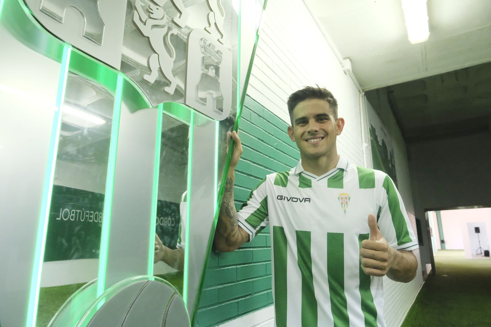 La presentación de Kuki Zalazar como jugador del Córdoba CF, en imágenes