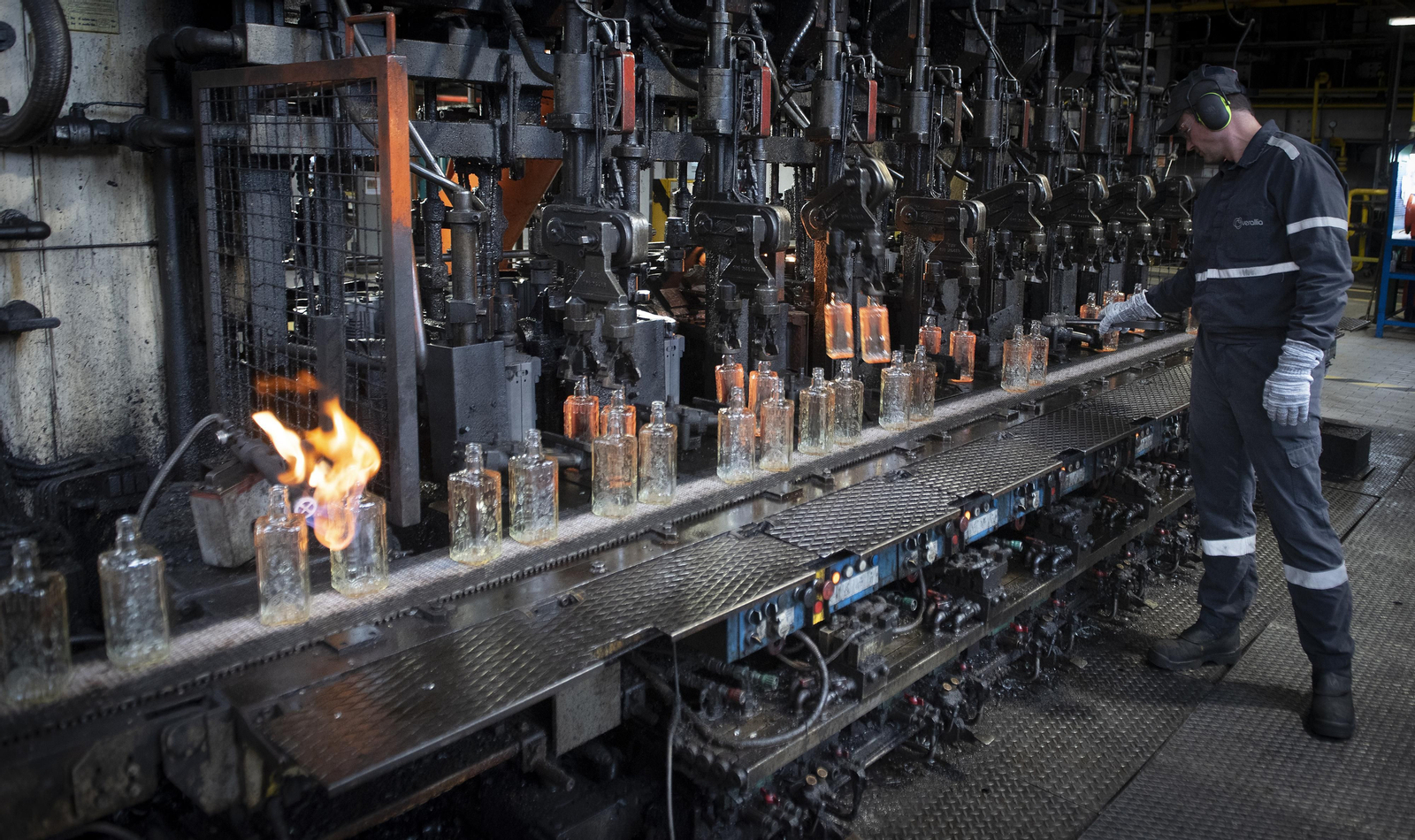 El corazón de una planta de reciclaje de vidrio, en imágenes