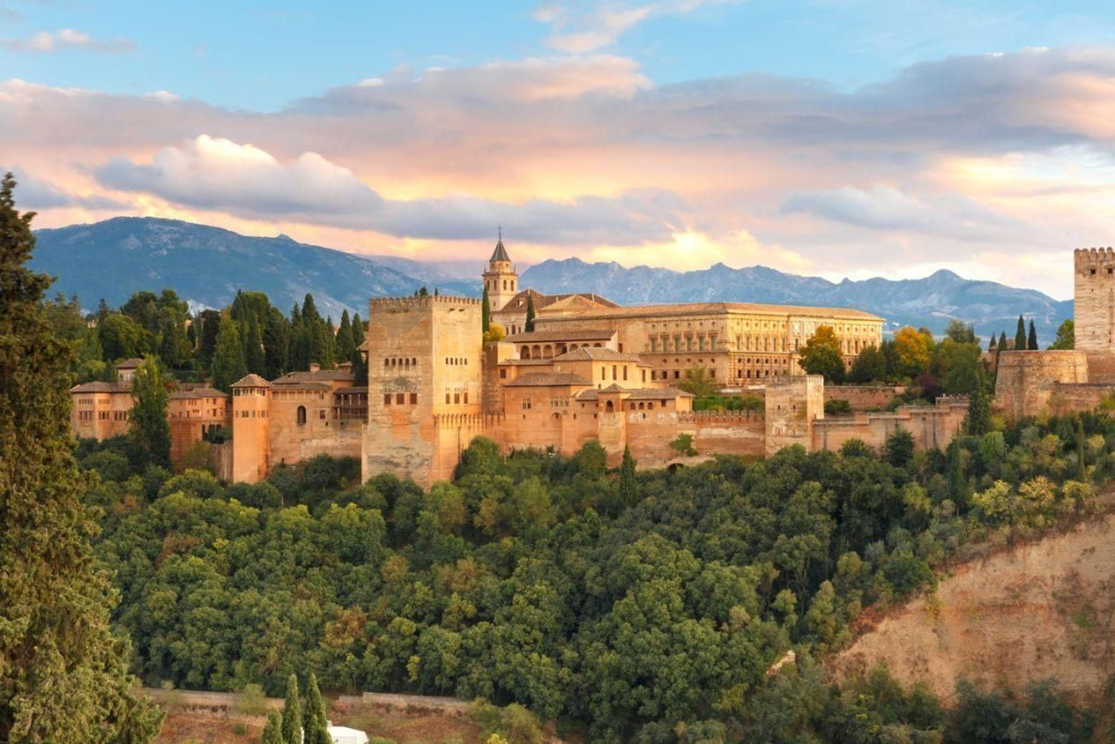 Razones para hacer una visita a la Alhambra con guía