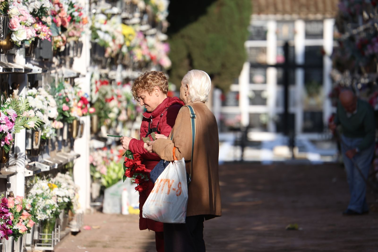 Las imágenes del día de Todos los Santos en el cementerio de San Rafael de Córdoba