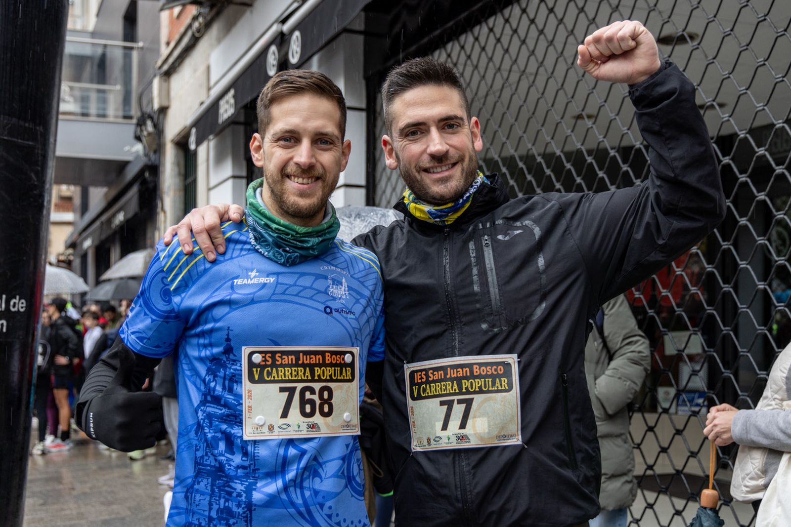 En imágenes: la lluvia no frena a más de un millar de corredores en la V Carrera Popular del IES San Juan Bosco (1)