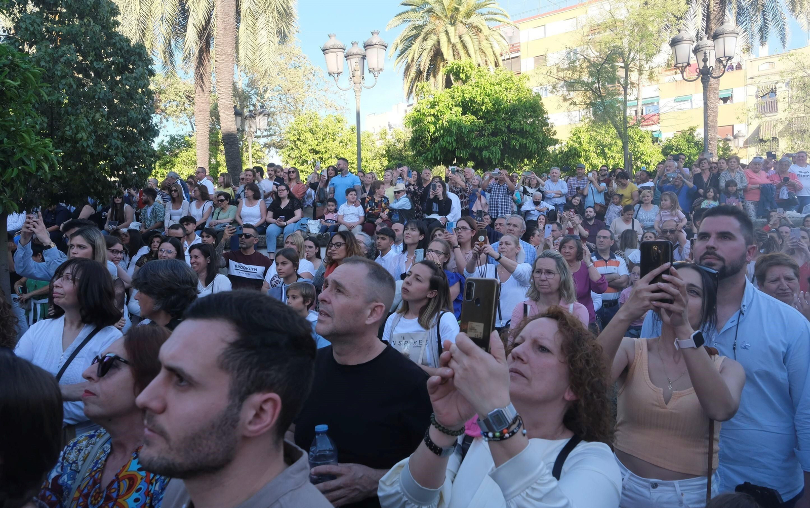 Jueves Santo en Córdoba: la procesión del Cristo de Gracia, en imágenes