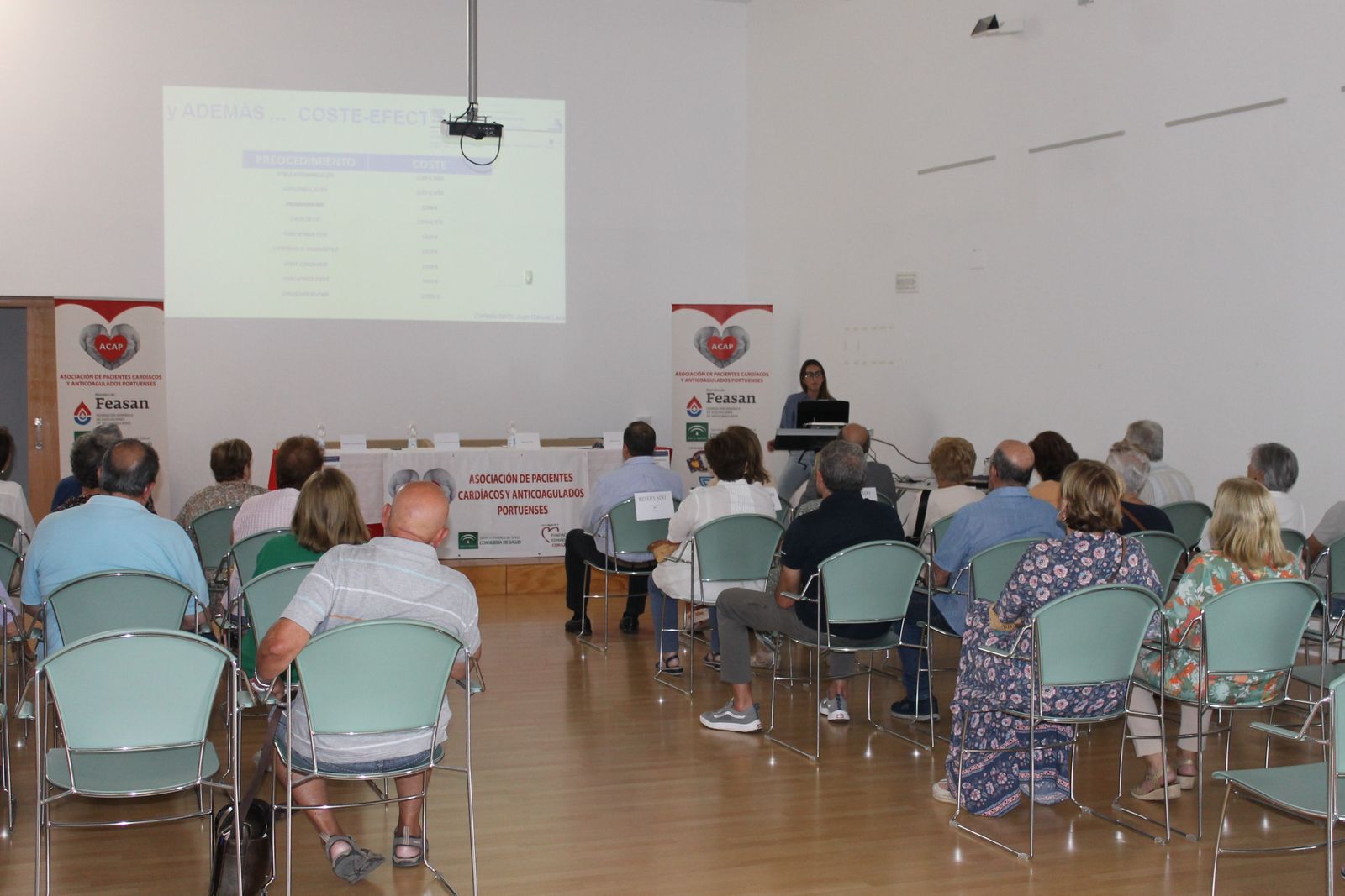Un momento de la conferencia sobre la rehabilitación cardíaca.