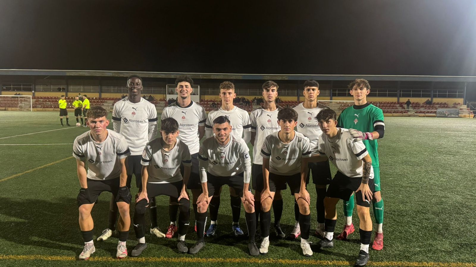 Once presentado por los de la barriada almeriense en el día del debut de Quinn McNutt con los cañaeros ante el Rusadir.