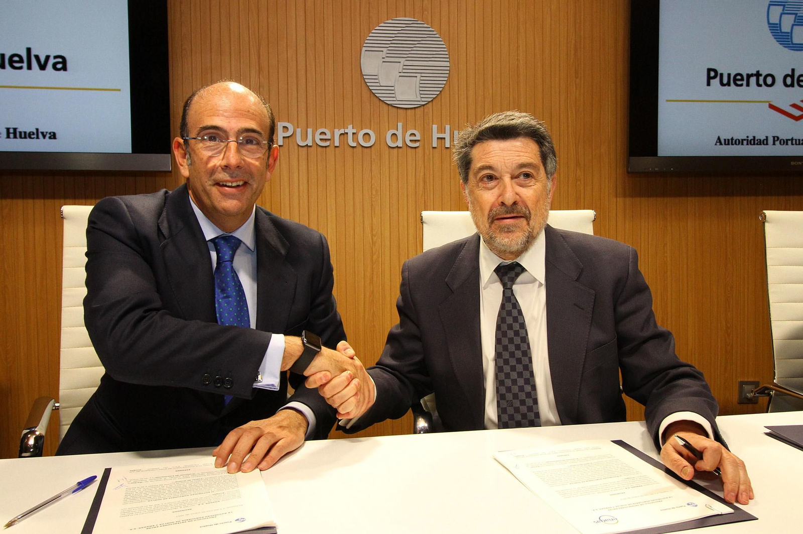 Firma del convenio entre el Puerto de Huelva y Enagás